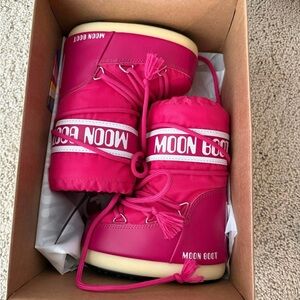 NWT Pink moon boots kids size 7-9.5